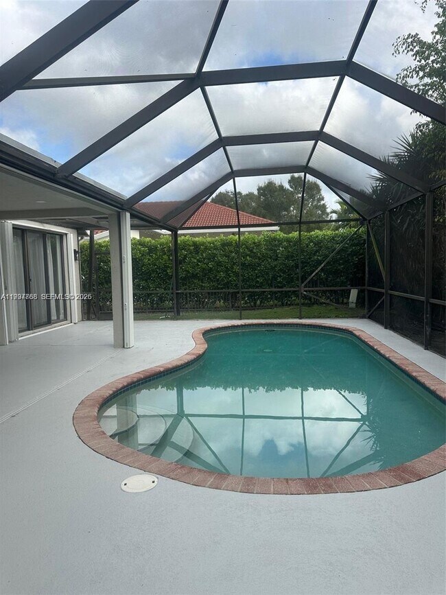 Foto del edificio - 10084 Lexington Estates Blvd