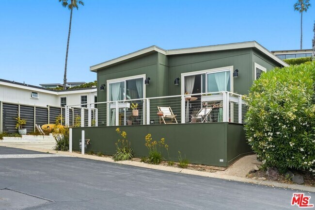 Foto del edificio - 29500 Heathercliff Rd
