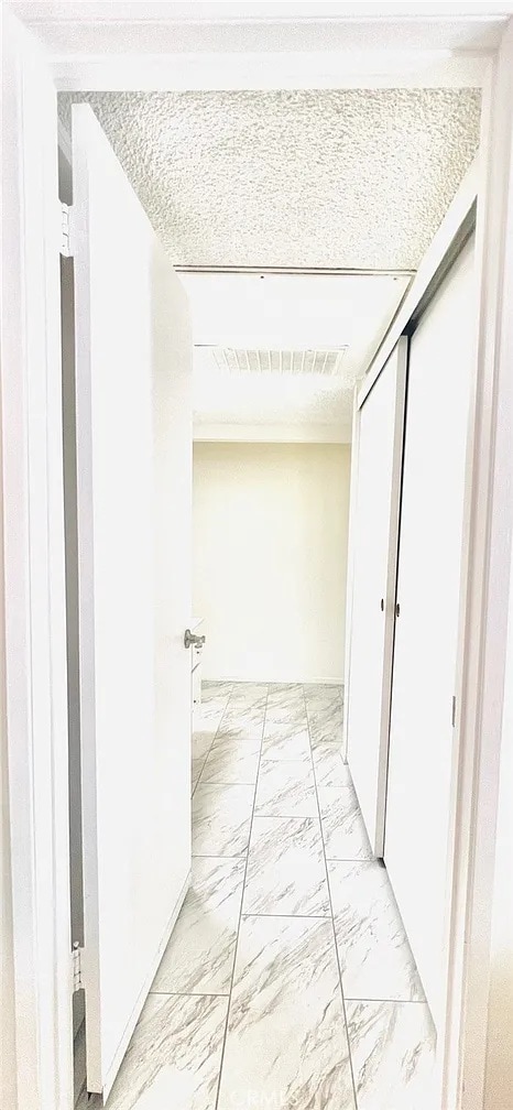 Foto del edificio - 23515 Lyons Ave