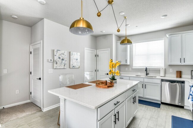 Building Photo - Charming 2BR Townhome in Jacksonville