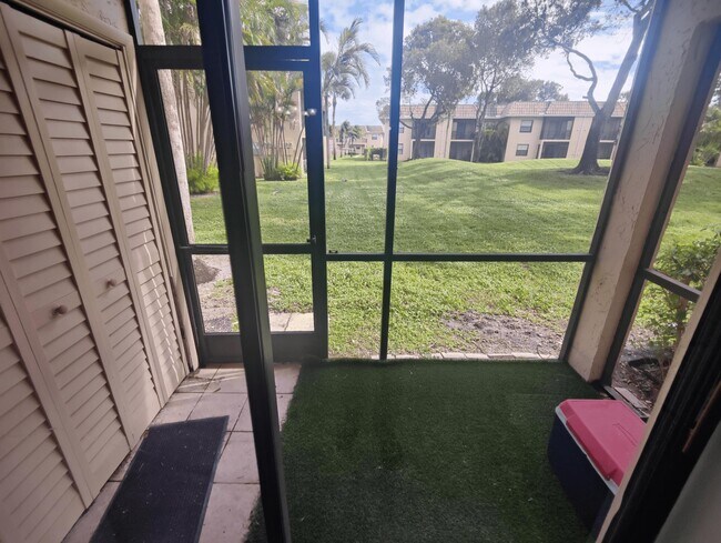 Building Photo - 6832 Palmetto Cir N