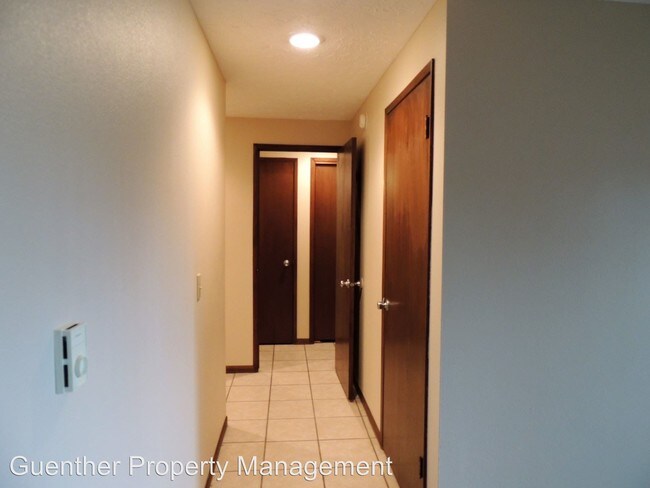 Foto del edificio - 3315-3317 W Bismark Ave