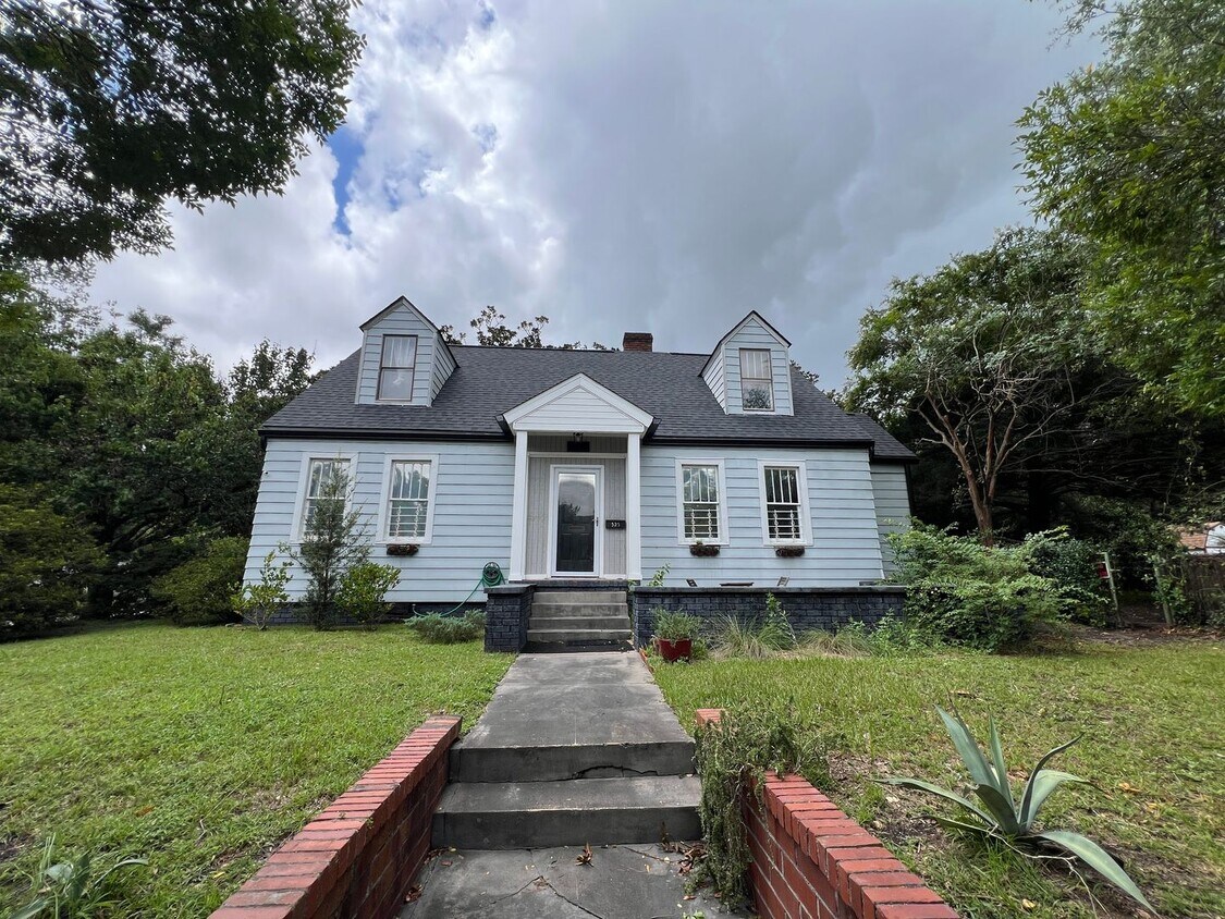 Foto del edificio - Charming bungalow downtown