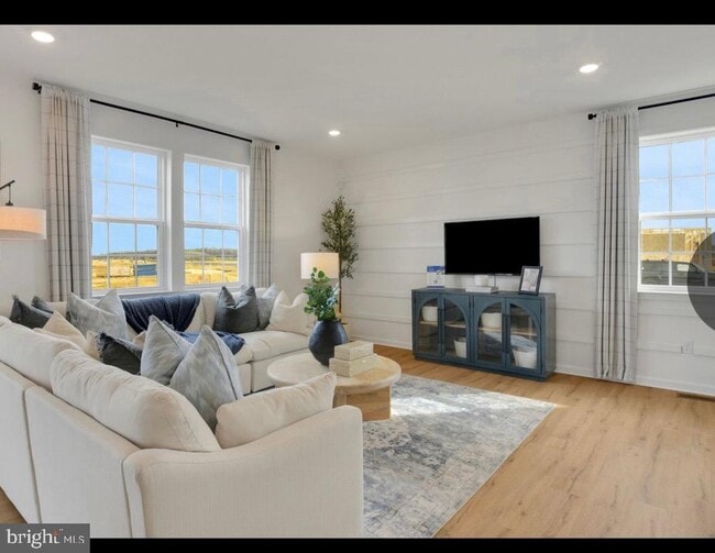 Building Photo - 121 Malibu Dr