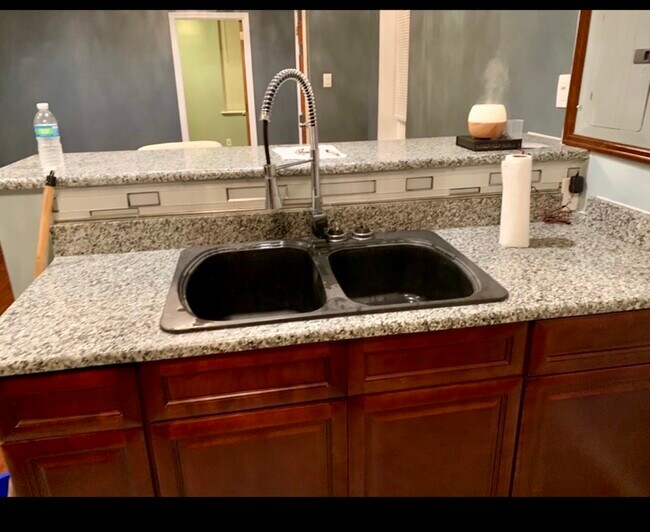 Foto del edificio - 143 Delphine St