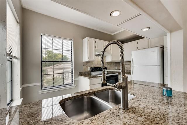 Foto del edificio - 8750 Park Ln