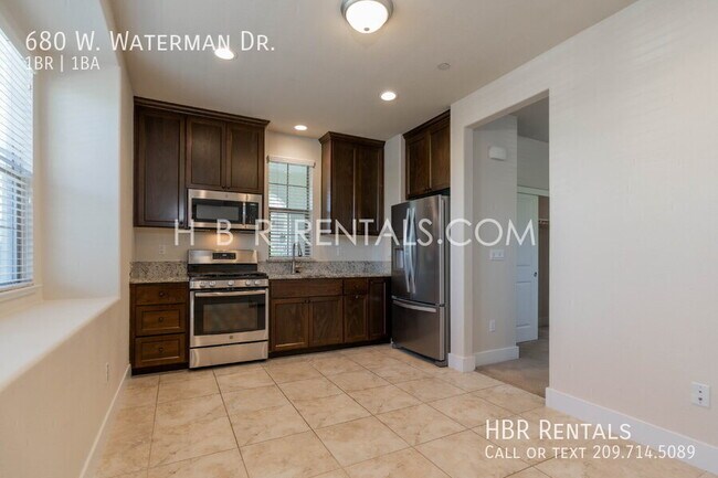 Foto del edificio - 680 W Waterman Dr