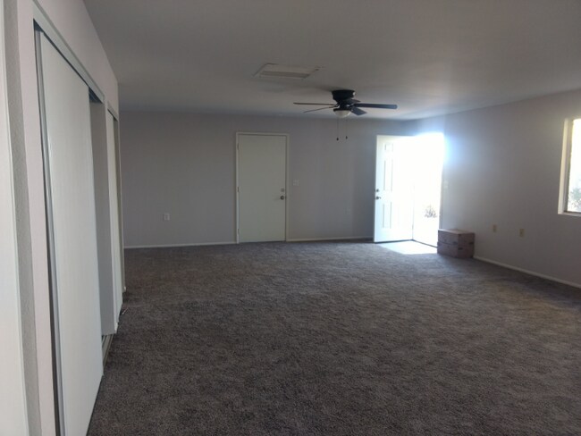 Foto del edificio - 10440 Baker Rd