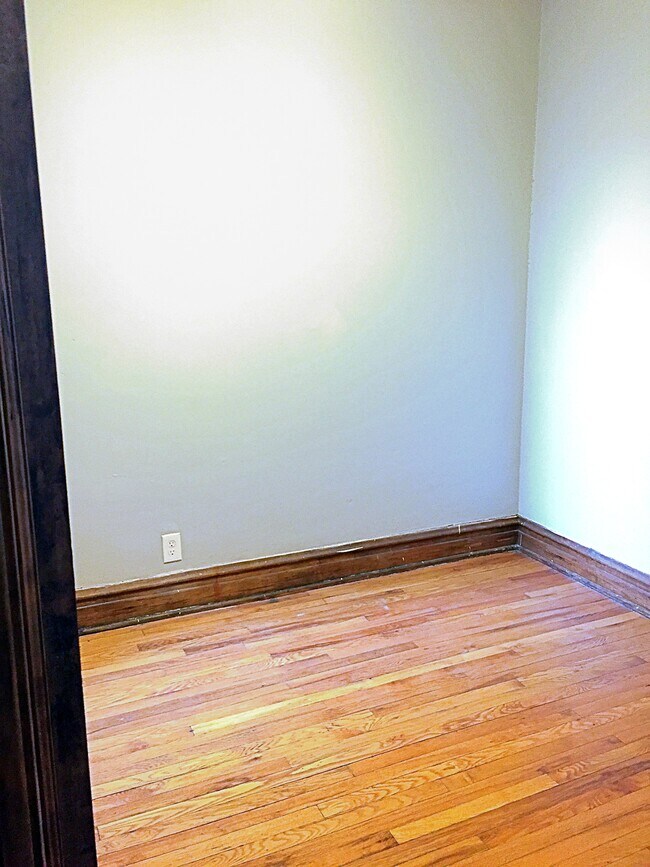 Segundo dormitorio - 5339 S Maryland Ave
