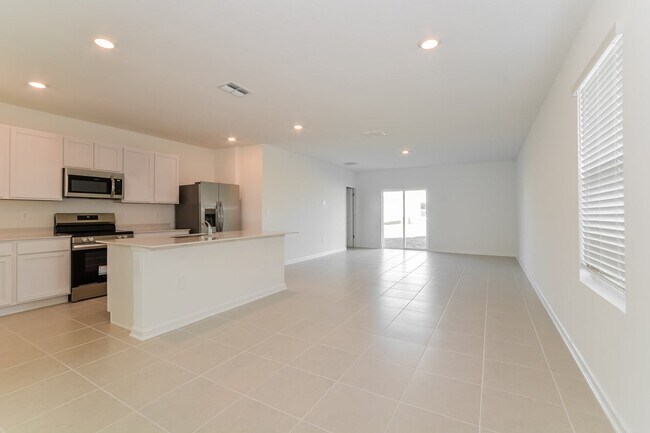 Building Photo - 1558 Jessica Blvd