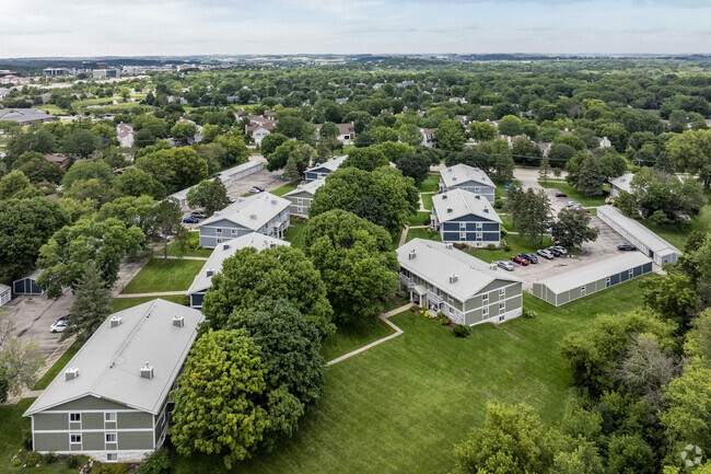 Aerial Photo - Heathercrest Apartments