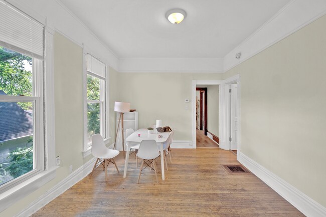 Foto del edificio - 2142 Maple Ave