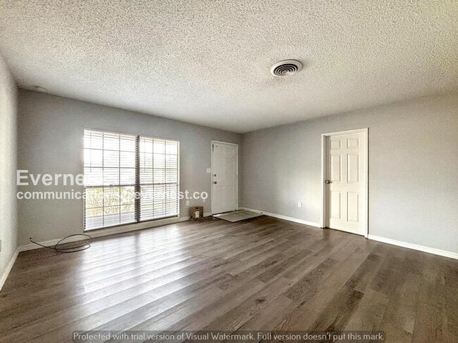 Building Photo - 2112 Wolf Rd