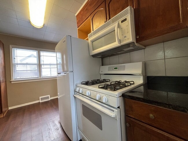Building Photo - Phenomenal 2 Bedroom House in St. Paul Nei...