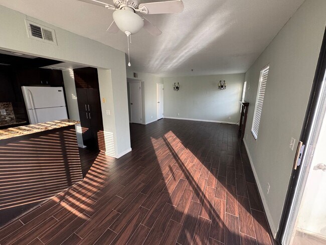 Building Photo - Beautiful Condo by the Lake