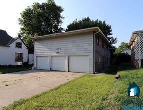 Building Photo - 3050 Q St
