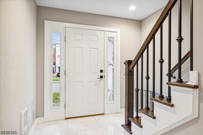 Building Photo - 25 Stonybrook Cir