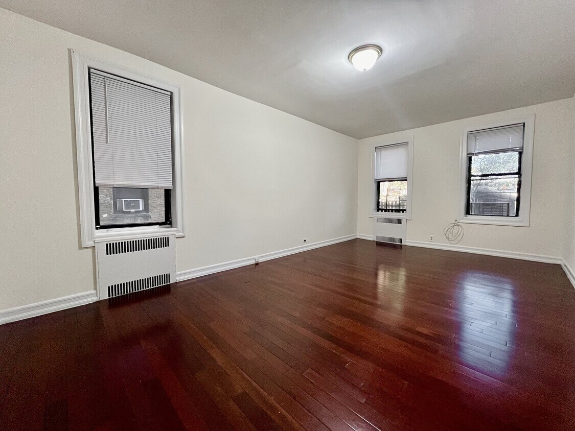 Primary Photo - 55 Cooper St