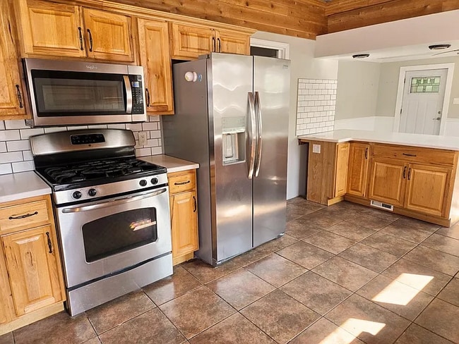 Building Photo - 634 Tawas St