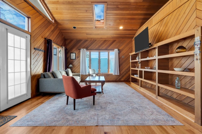 Building Photo - 51 Laurel Ave