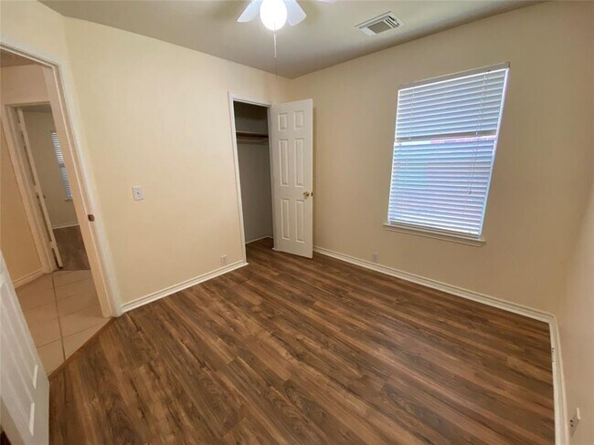 Building Photo - 17618 S Summit Canyon Dr