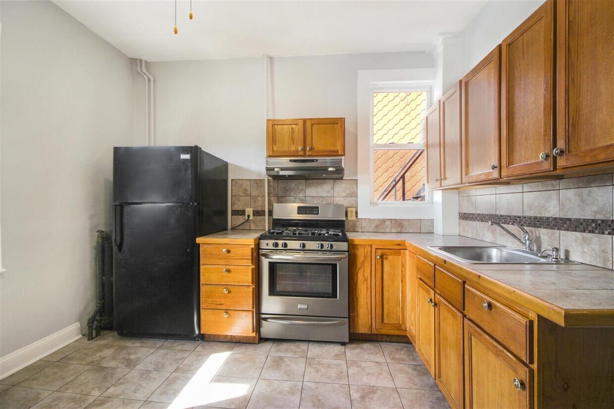 Primary Photo - 4011 Palisade Ave