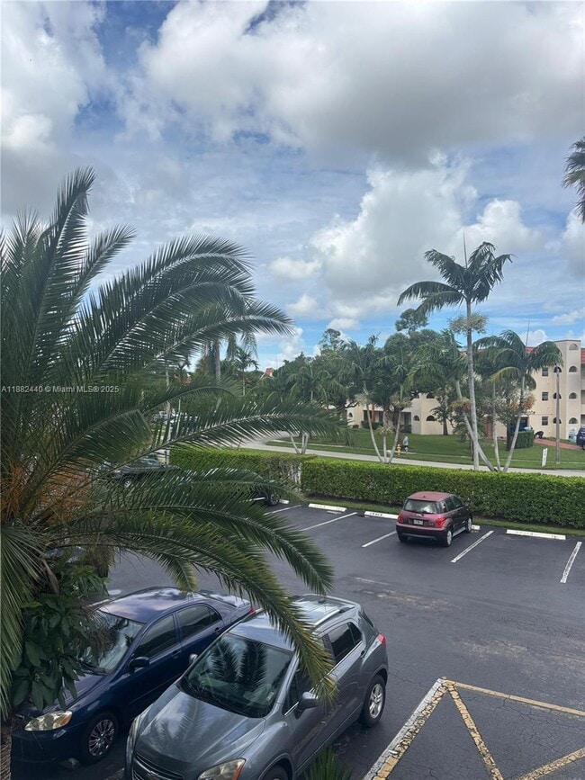 Building Photo - 3000 Sunrise Lakes Dr W