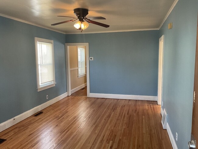 Building Photo - Charming 2+ Bedroom Single Family on a gre...