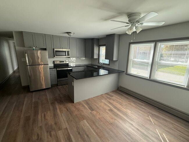 Building Photo - 4605 Maple Ave