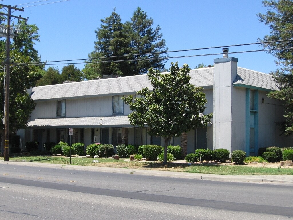 Primary Photo - 1491-1499 Bellevue Rd