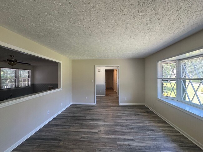 Foto del edificio - Charming 3 Bed 2.5 Bath Fayetteville Home