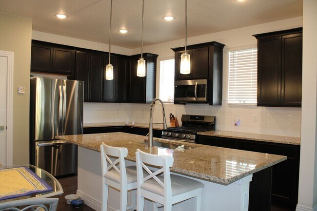 Foto del edificio - Stunning 3 Bedroom Townhouse