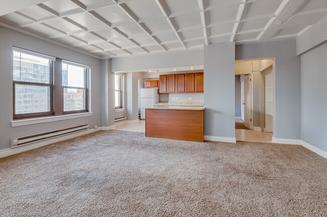 Building Photo - 1211 N LaSalle Dr