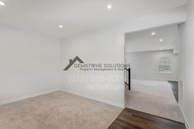 Building Photo - 3301 Somerset Ln