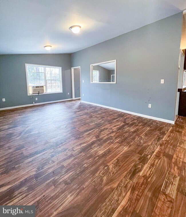 Building Photo - 28 Heavenwood Ln