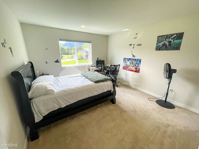 Building Photo - 4 br, 3.5 bath House - 337 Zemp Way NE -