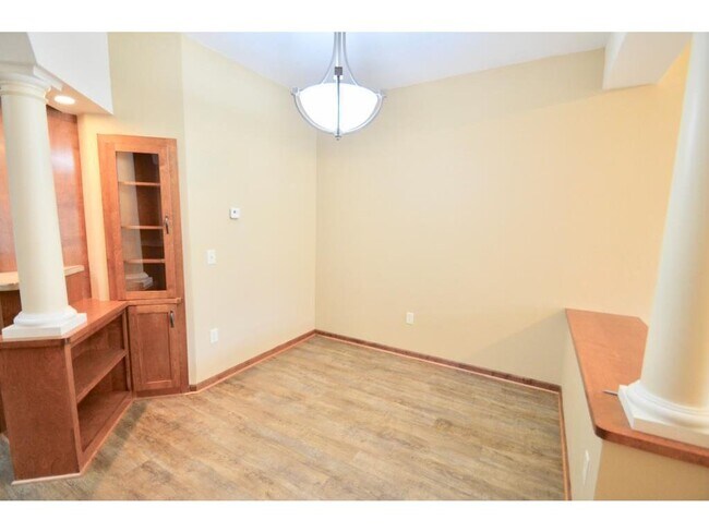 Building Photo - 25 5th St