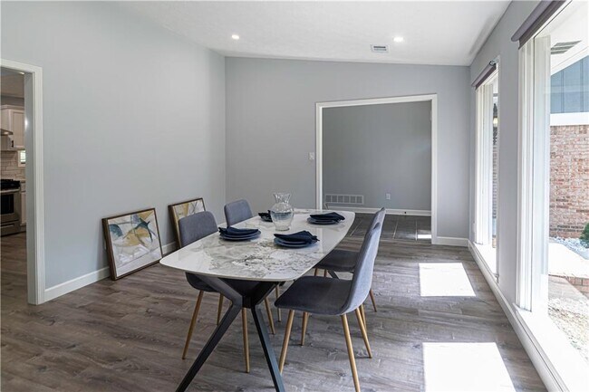 Foto del edificio - 986 Bramwell Ln