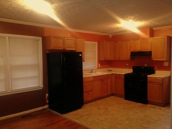 Building Photo - Cozy 2 bedroom 1 bath home located on the ...