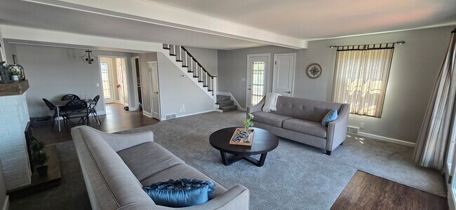 Sala de estar - 2003 Arbor Ln