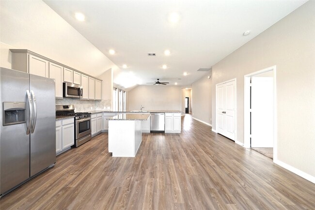 Building Photo - 30023 Vallonea Oak