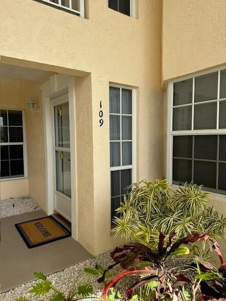 Foto del edificio - 740 Lake Orchid Cir