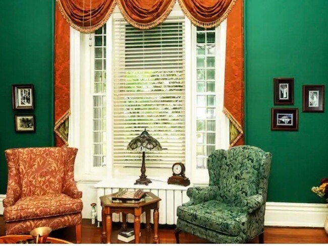 Foto del edificio - 4 Bedroom Single Family Home in Petersburg