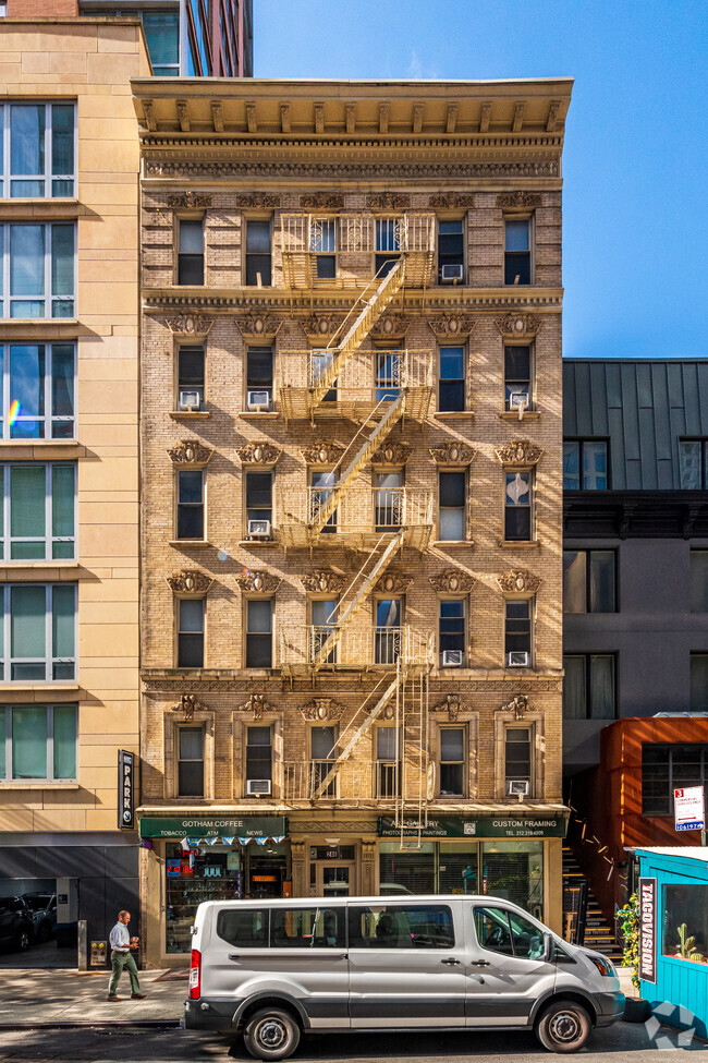 Foto del edificio - 246 E 53rd St