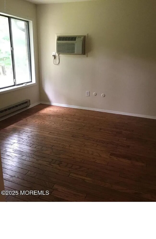 Building Photo - 84 Amberly Dr