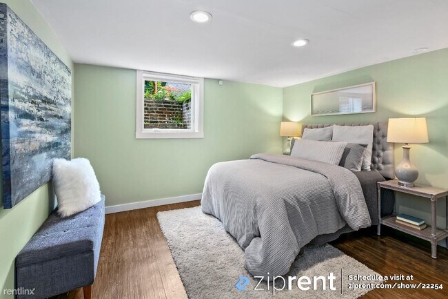 Foto del edificio - 2 br, 1 bath House - 1930 Boyer Avenue Eas...