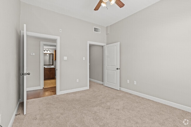 1BR, 1BA - 677 SQFT - Bedroom - Square 9