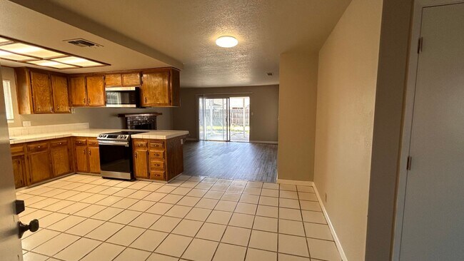 Foto del edificio - 738 Evergreen Way