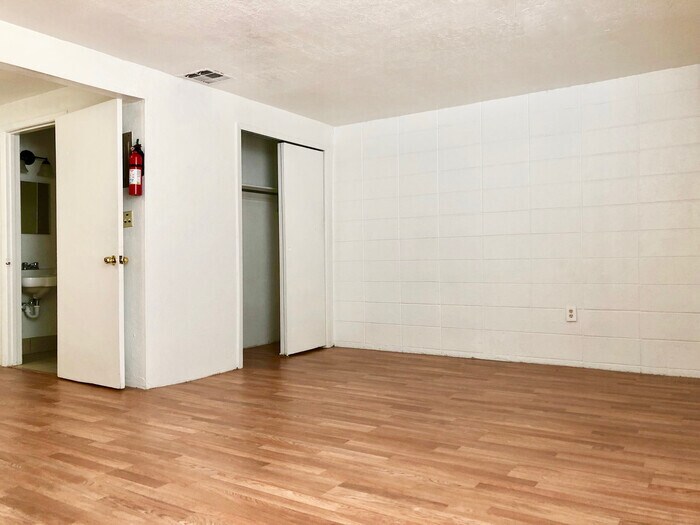 Primary Photo - 222 Maple St NE