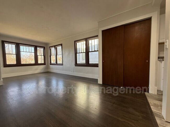 Foto del edificio - 1018 8th Ave S